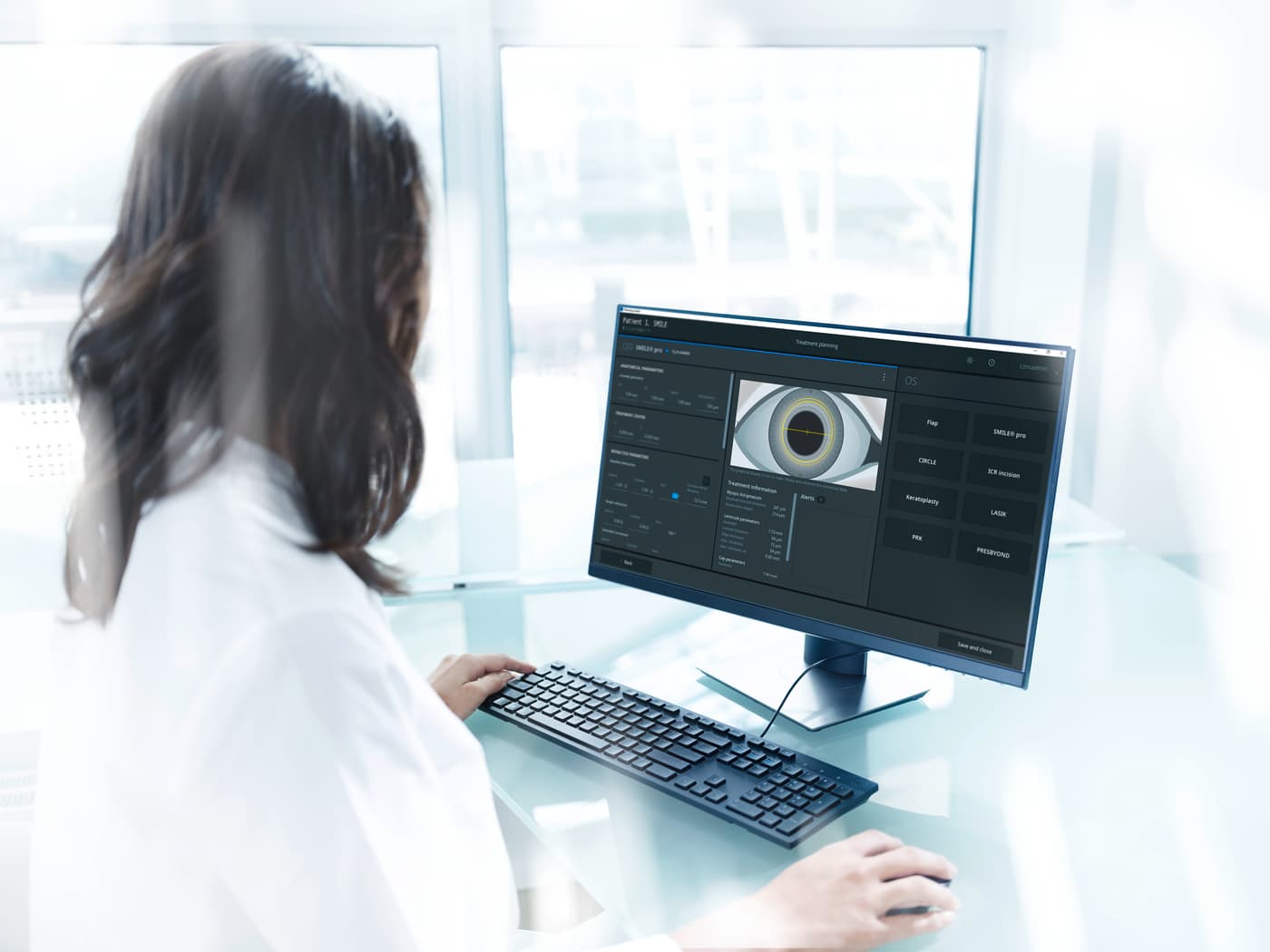 Refractive Workplace treatment planning female surgeon (med-zoom)